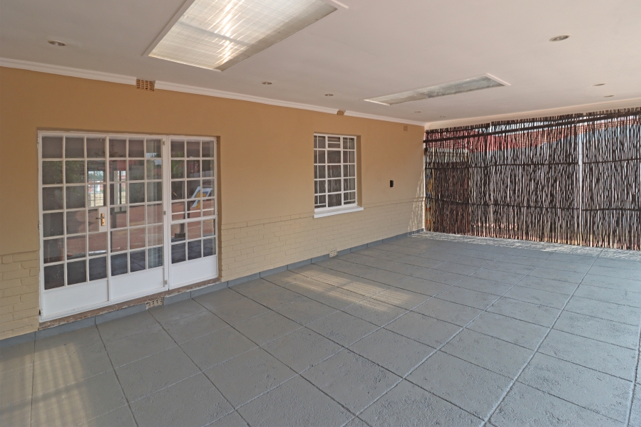 To Let commercial Property for Rent in Greenside Gauteng