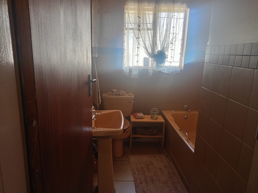 4 Bedroom Property for Sale in Sonland Park Gauteng