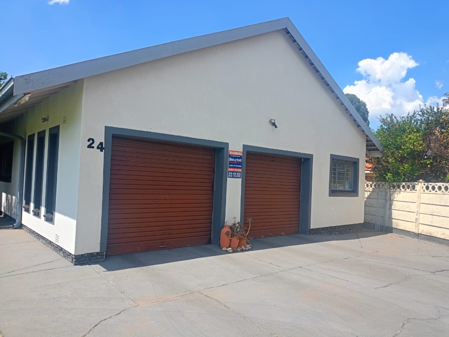 4 Bedroom Property for Sale in Sonland Park Gauteng