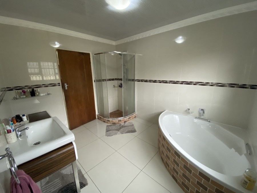 3 Bedroom Property for Sale in Sonland Park Gauteng