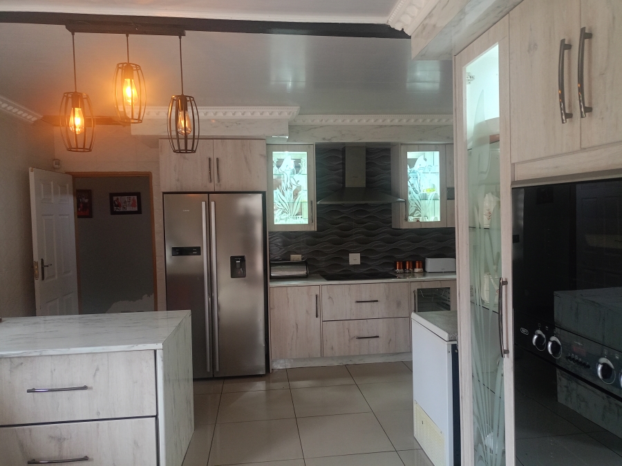 4 Bedroom Property for Sale in Sonland Park Gauteng