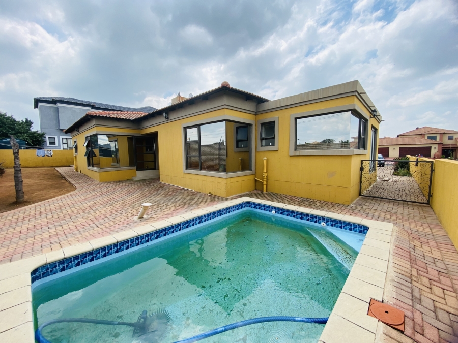 4 Bedroom Property for Sale in Three Rivers East Gauteng