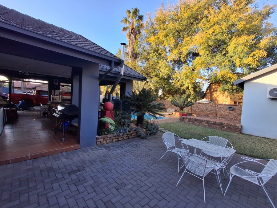 5 Bedroom Property for Sale in Karenpark Gauteng