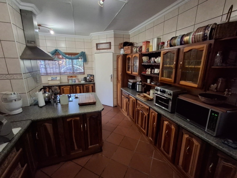 5 Bedroom Property for Sale in Karenpark Gauteng