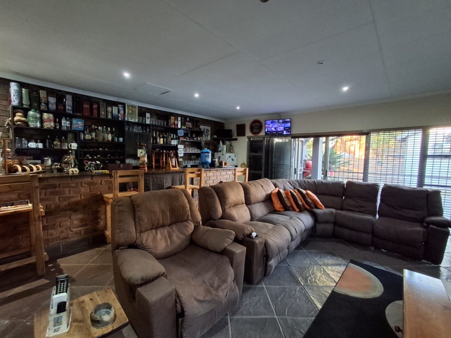 5 Bedroom Property for Sale in Karenpark Gauteng