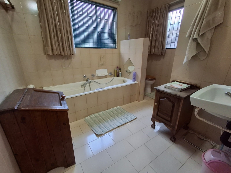 5 Bedroom Property for Sale in Karenpark Gauteng