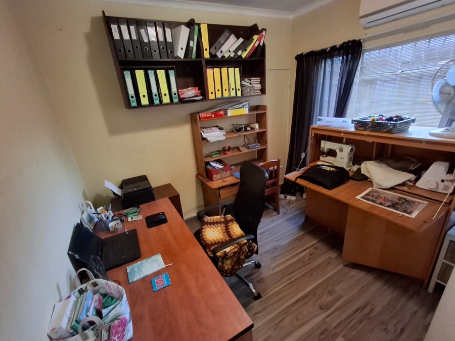 5 Bedroom Property for Sale in Karenpark Gauteng