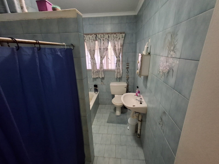 5 Bedroom Property for Sale in Karenpark Gauteng