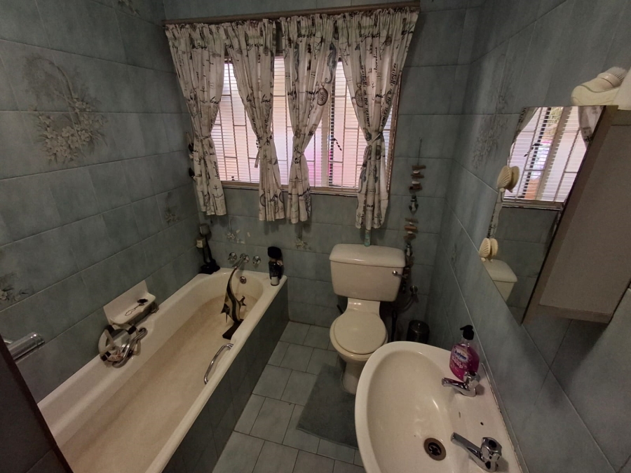 5 Bedroom Property for Sale in Karenpark Gauteng