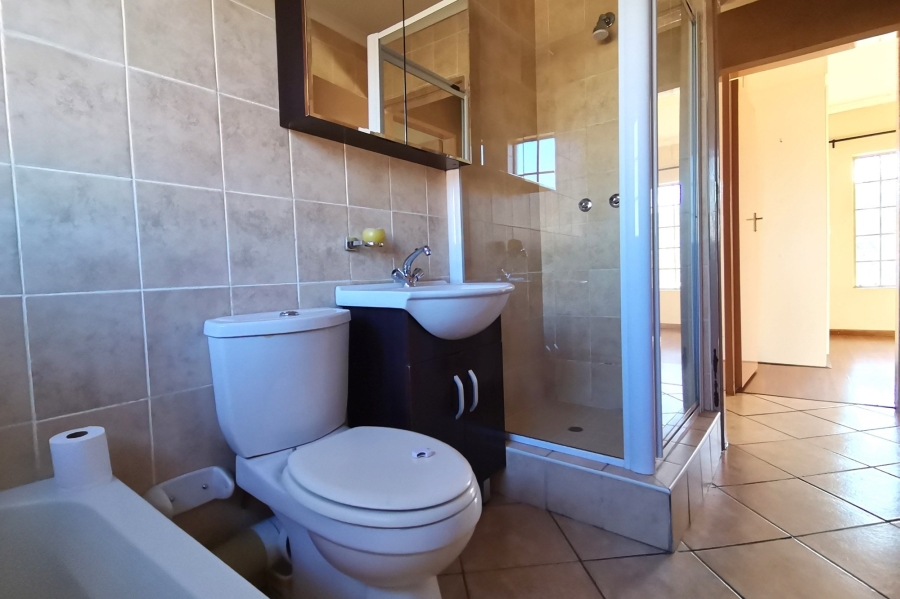 2 Bedroom Property for Sale in Greenstone Hill Gauteng