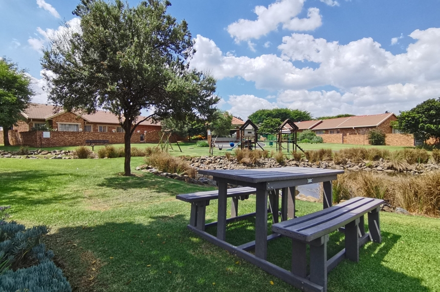 2 Bedroom Property for Sale in Greenstone Hill Gauteng