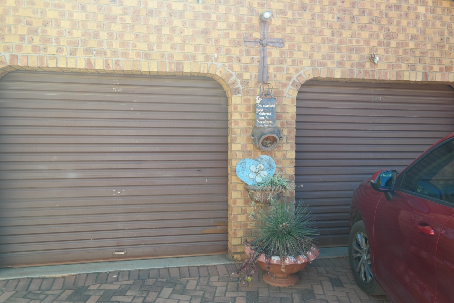 To Let 3 Bedroom Property for Rent in Randpoort Gauteng