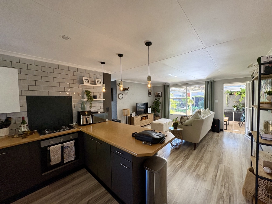 2 Bedroom Property for Sale in Magaliessig Gauteng