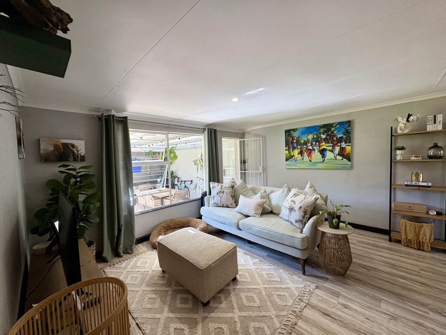 2 Bedroom Property for Sale in Magaliessig Gauteng