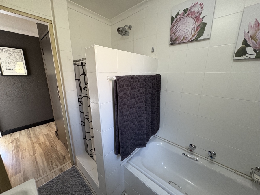 2 Bedroom Property for Sale in Magaliessig Gauteng