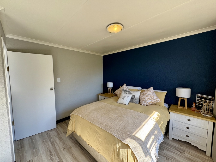 2 Bedroom Property for Sale in Magaliessig Gauteng