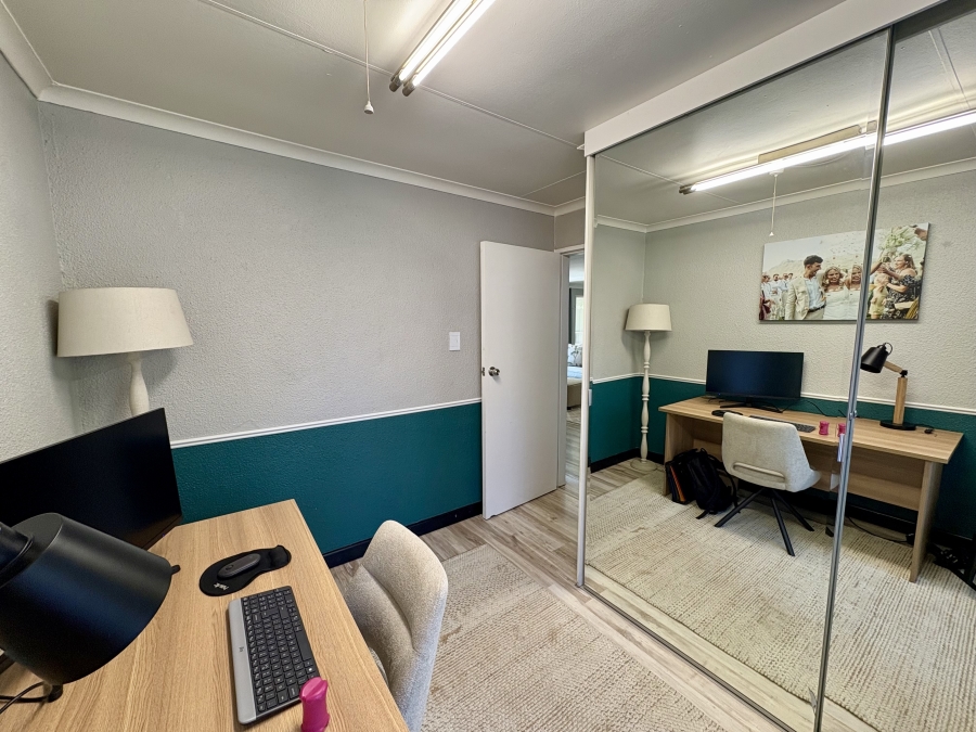 2 Bedroom Property for Sale in Magaliessig Gauteng