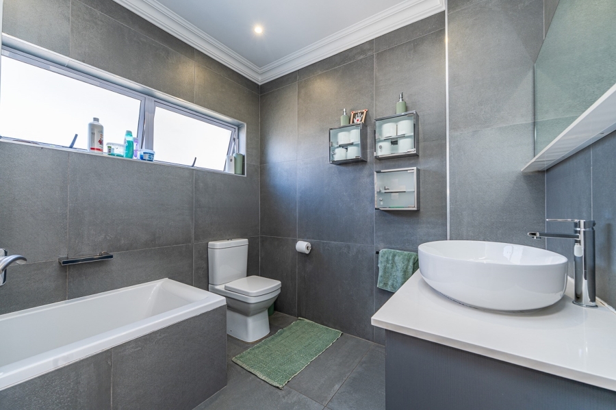 4 Bedroom Property for Sale in Eagle Canyon Golf Estate Gauteng