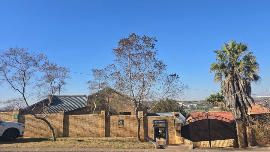 5 Bedroom Property for Sale in Zwartkop Gauteng