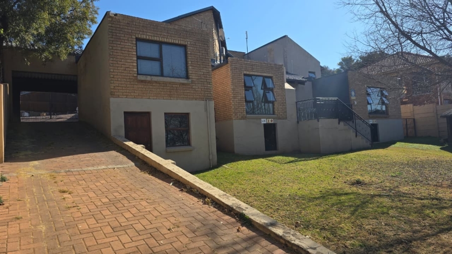 5 Bedroom Property for Sale in Zwartkop Gauteng