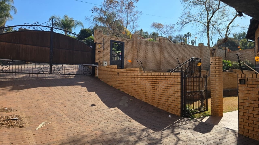 5 Bedroom Property for Sale in Zwartkop Gauteng