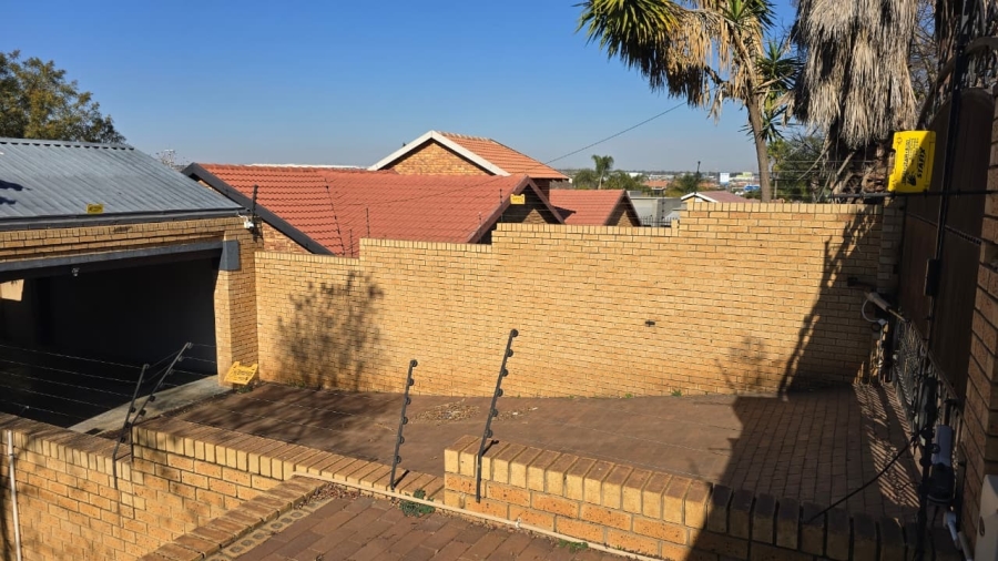 5 Bedroom Property for Sale in Zwartkop Gauteng