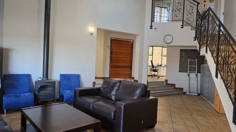 5 Bedroom Property for Sale in Zwartkop Gauteng