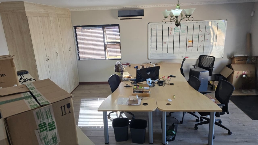5 Bedroom Property for Sale in Zwartkop Gauteng