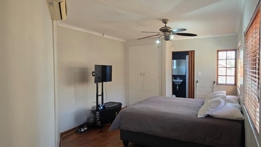 5 Bedroom Property for Sale in Zwartkop Gauteng