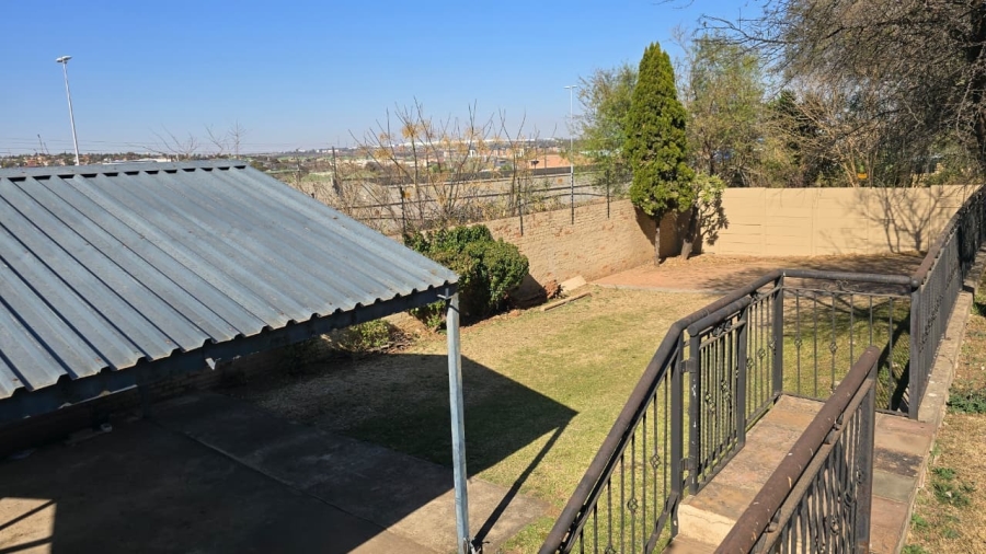 5 Bedroom Property for Sale in Zwartkop Gauteng