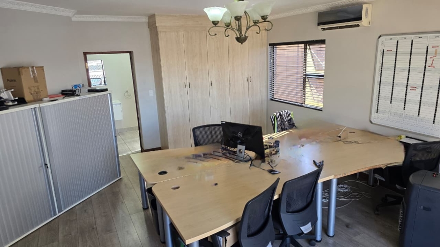 5 Bedroom Property for Sale in Zwartkop Gauteng