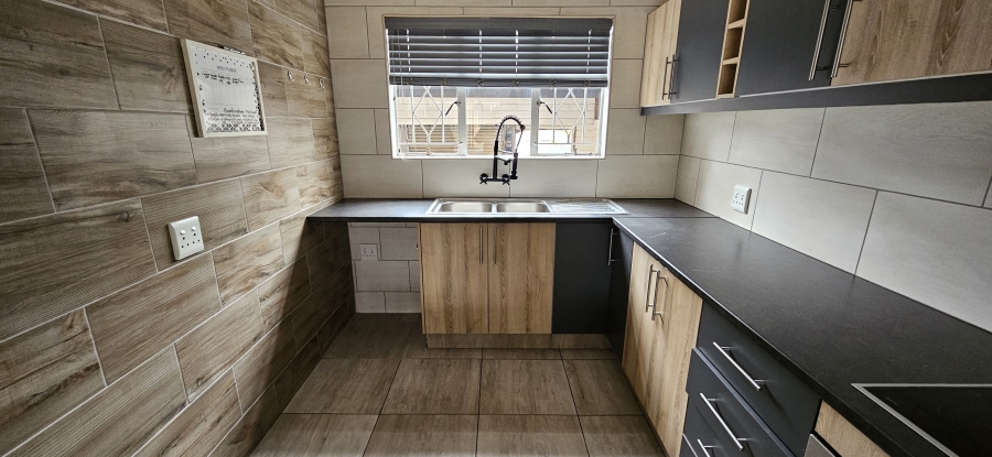 3 Bedroom Property for Sale in South Crest Gauteng