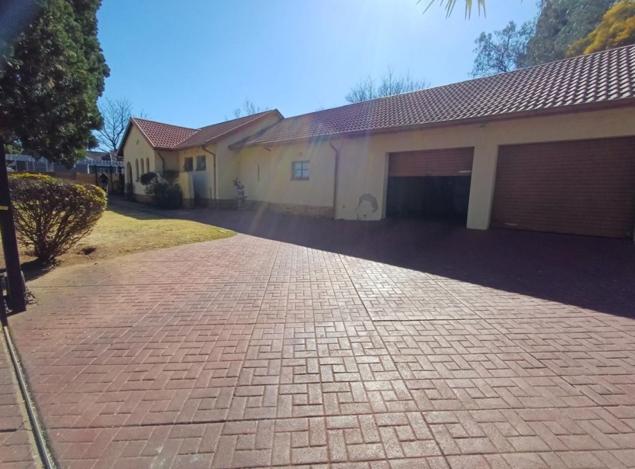 3 Bedroom Property for Sale in Brackendowns Gauteng