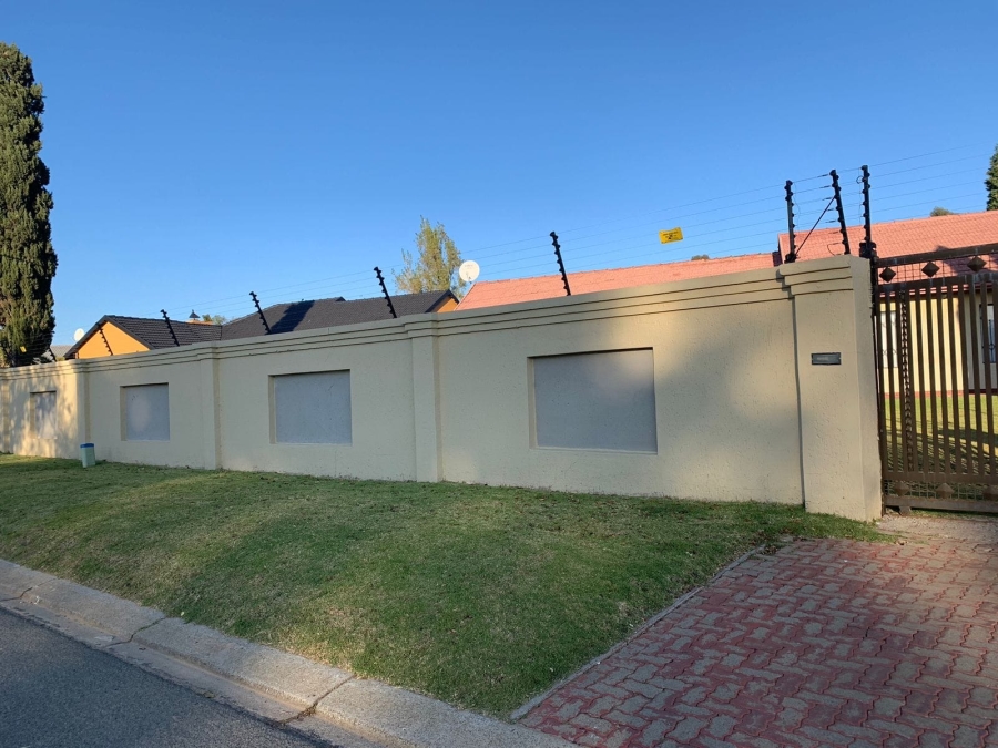 4 Bedroom Property for Sale in Kibler Park Gauteng