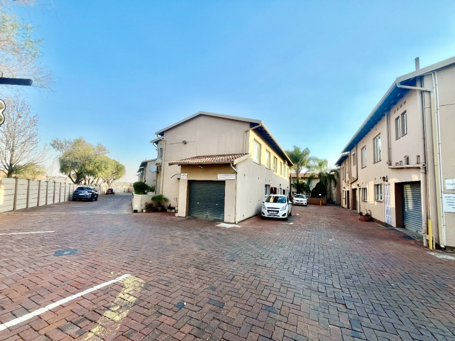 1 Bedroom Property for Sale in Verwoerdpark Gauteng