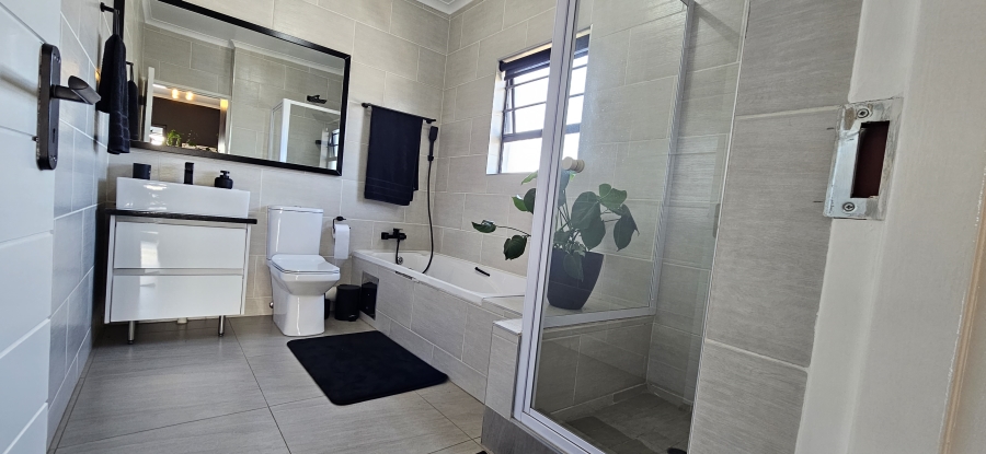 3 Bedroom Property for Sale in Meyersdal Gauteng