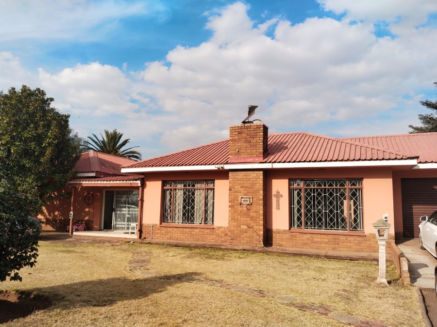 3 Bedroom Property for Sale in Buyscelia Gauteng