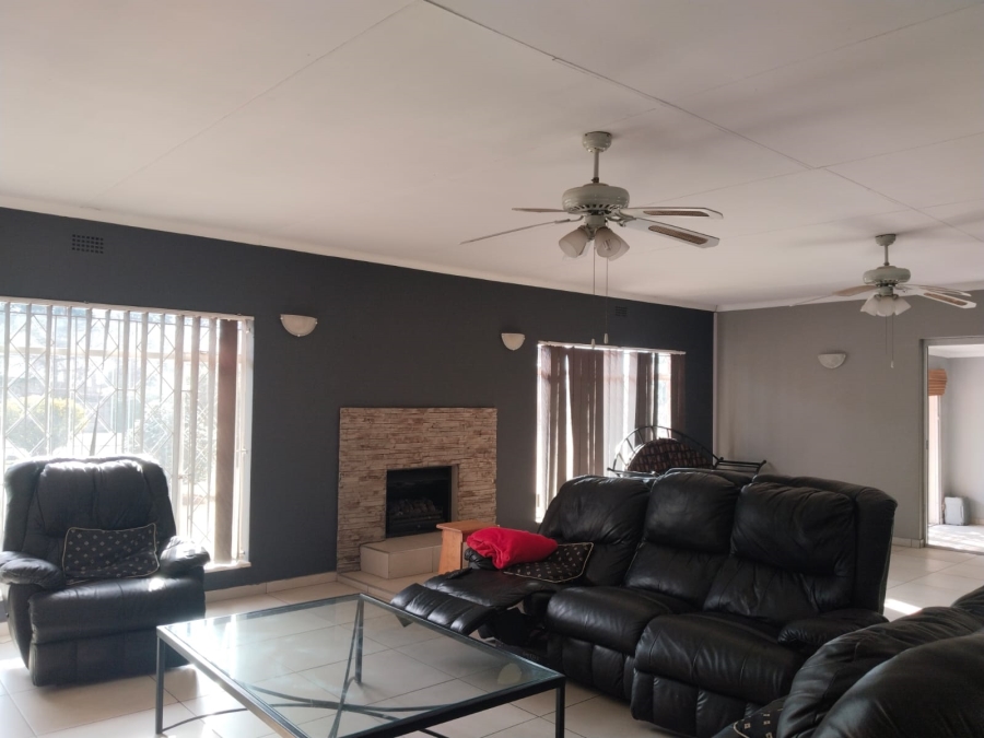 3 Bedroom Property for Sale in Buyscelia Gauteng