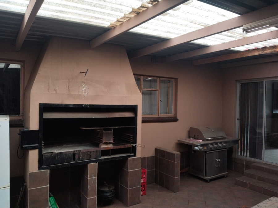 3 Bedroom Property for Sale in Buyscelia Gauteng