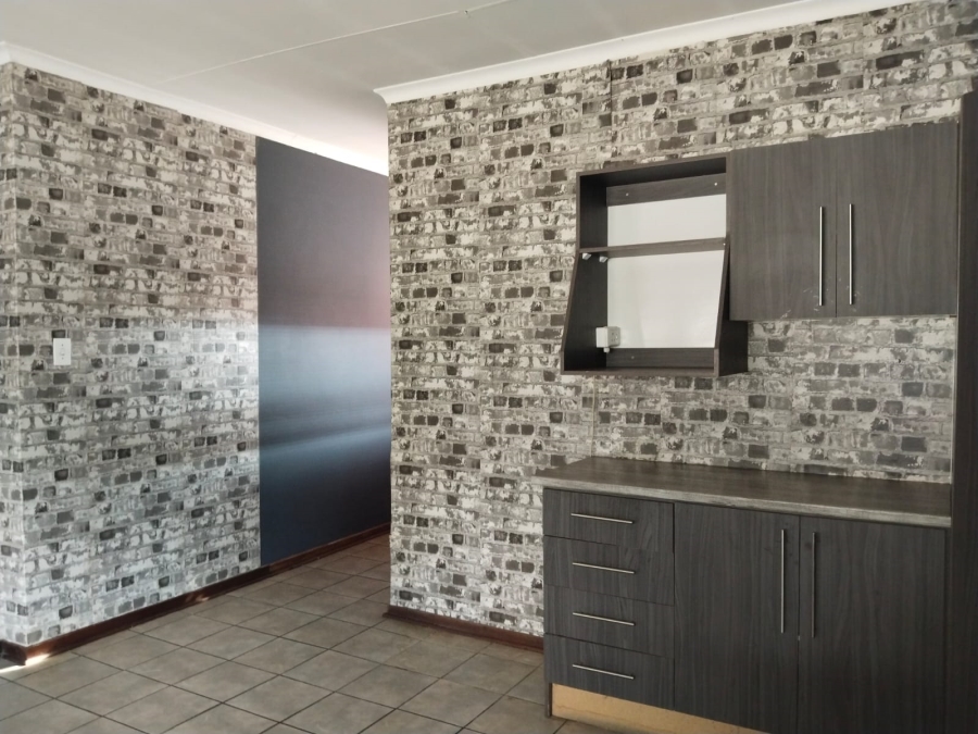 3 Bedroom Property for Sale in Buyscelia Gauteng