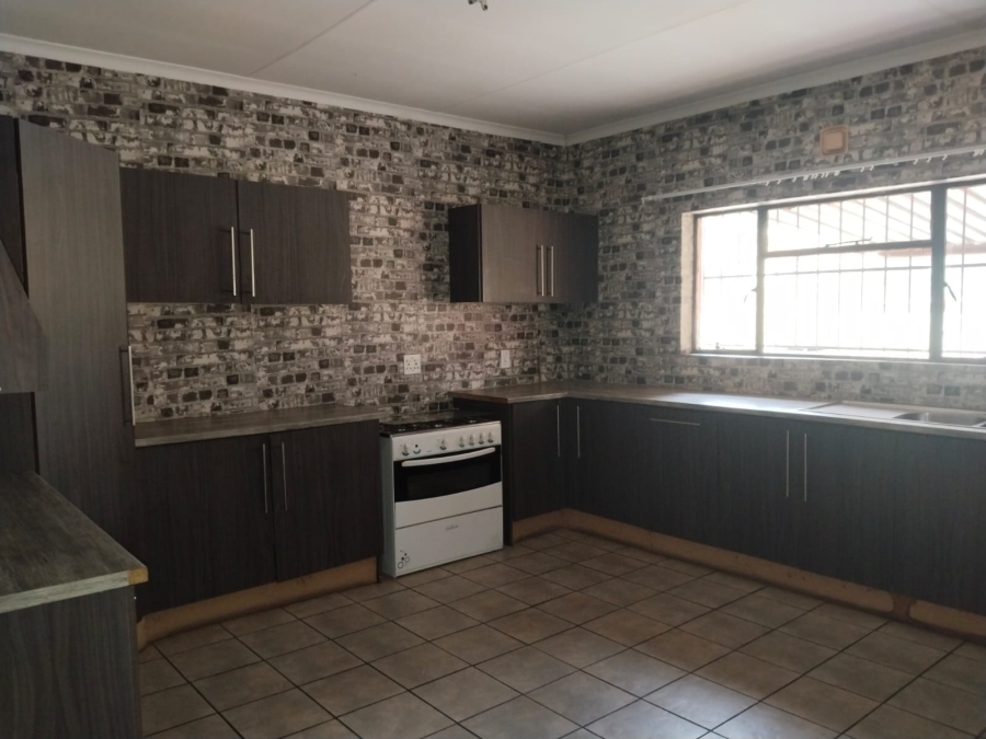 3 Bedroom Property for Sale in Buyscelia Gauteng