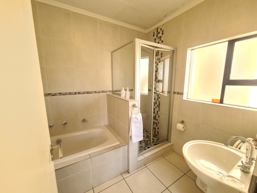2 Bedroom Property for Sale in Sunninghill Gauteng