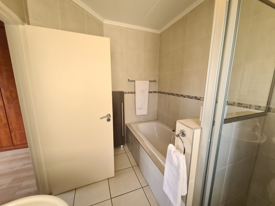 2 Bedroom Property for Sale in Sunninghill Gauteng