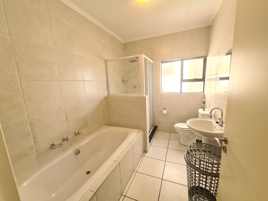 2 Bedroom Property for Sale in Sunninghill Gauteng