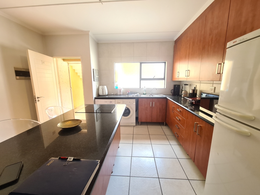 2 Bedroom Property for Sale in Sunninghill Gauteng