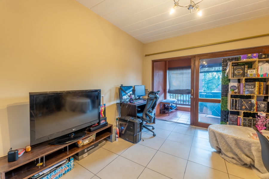 1 Bedroom Property for Sale in Magaliessig Gauteng