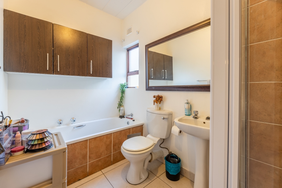 1 Bedroom Property for Sale in Magaliessig Gauteng