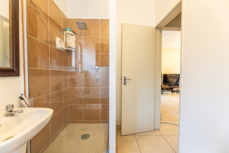 1 Bedroom Property for Sale in Magaliessig Gauteng