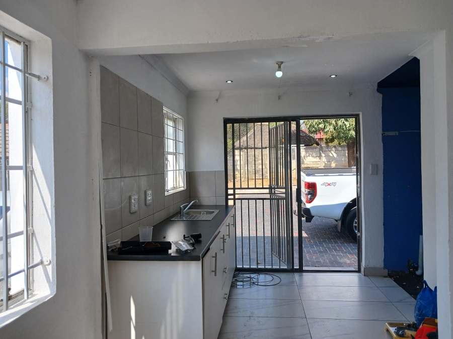 To Let 1 Bedroom Property for Rent in Bloubosrand Gauteng