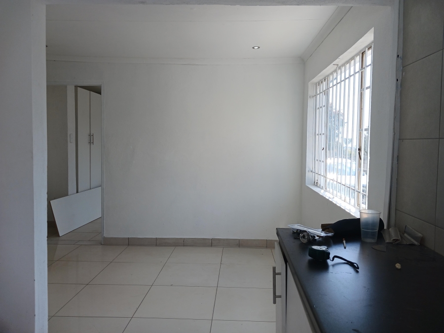 To Let 1 Bedroom Property for Rent in Bloubosrand Gauteng